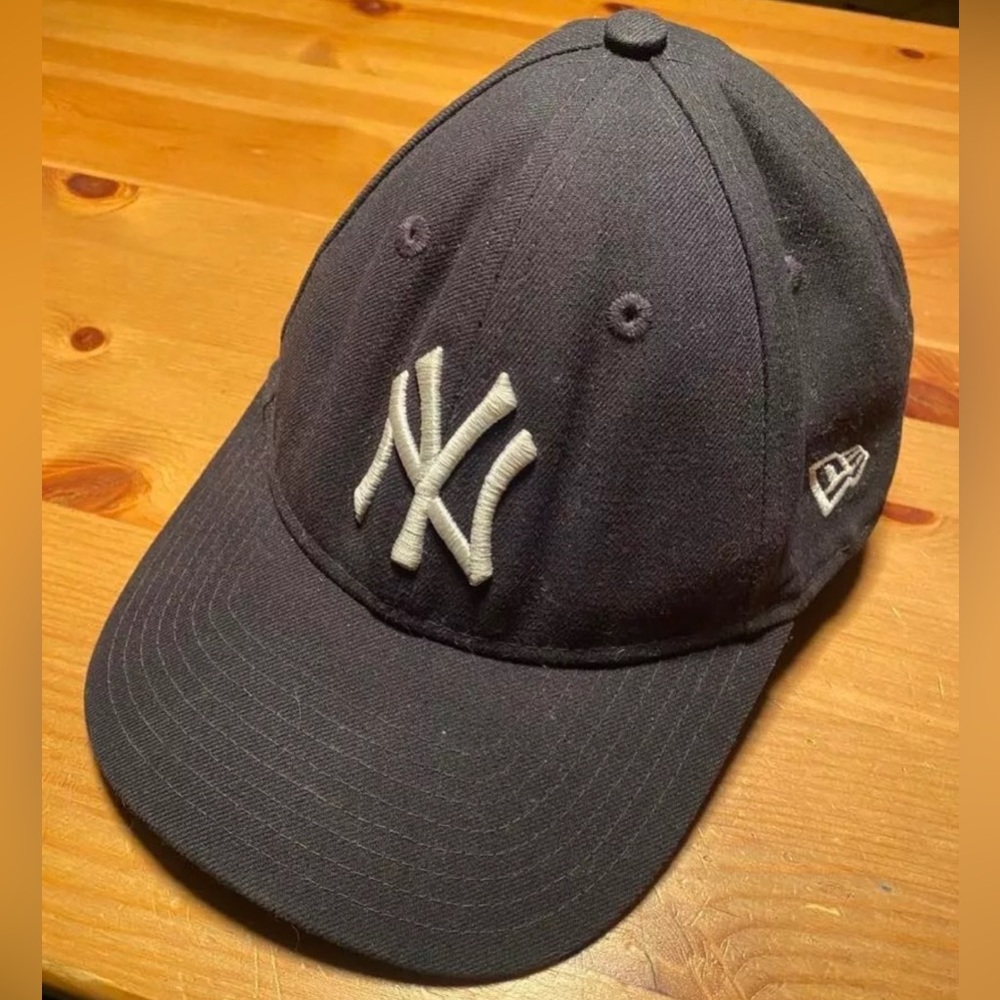 New York Yankees New Era 9Forty Black Strapback Adjustable Hat Baseball Cap